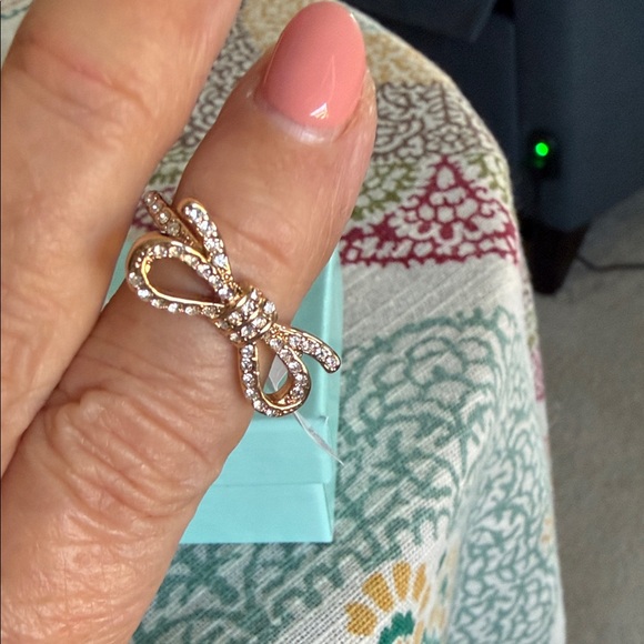 FINAL! Park Lane Cutesy Ring Gold Bow Ring with Crystals size 7 - Picture 2 of 4